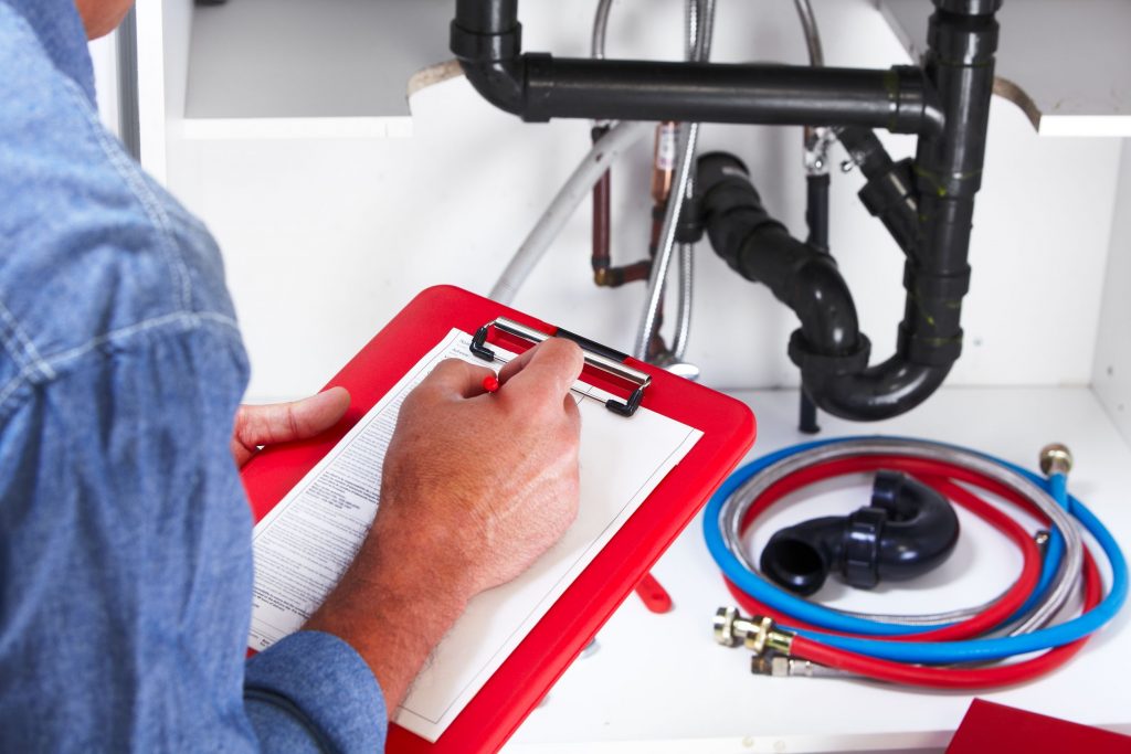 Why You Should Hire a Reputable Bradenton Plumber For Pipe Leak